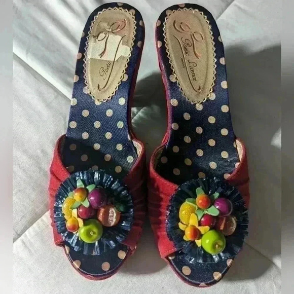 Poretic licence heels - Picture 1 of 5